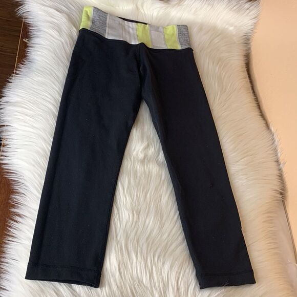 Lululemon Wunder Under Crop *Reversible Size 2 - Picture 2 of 14